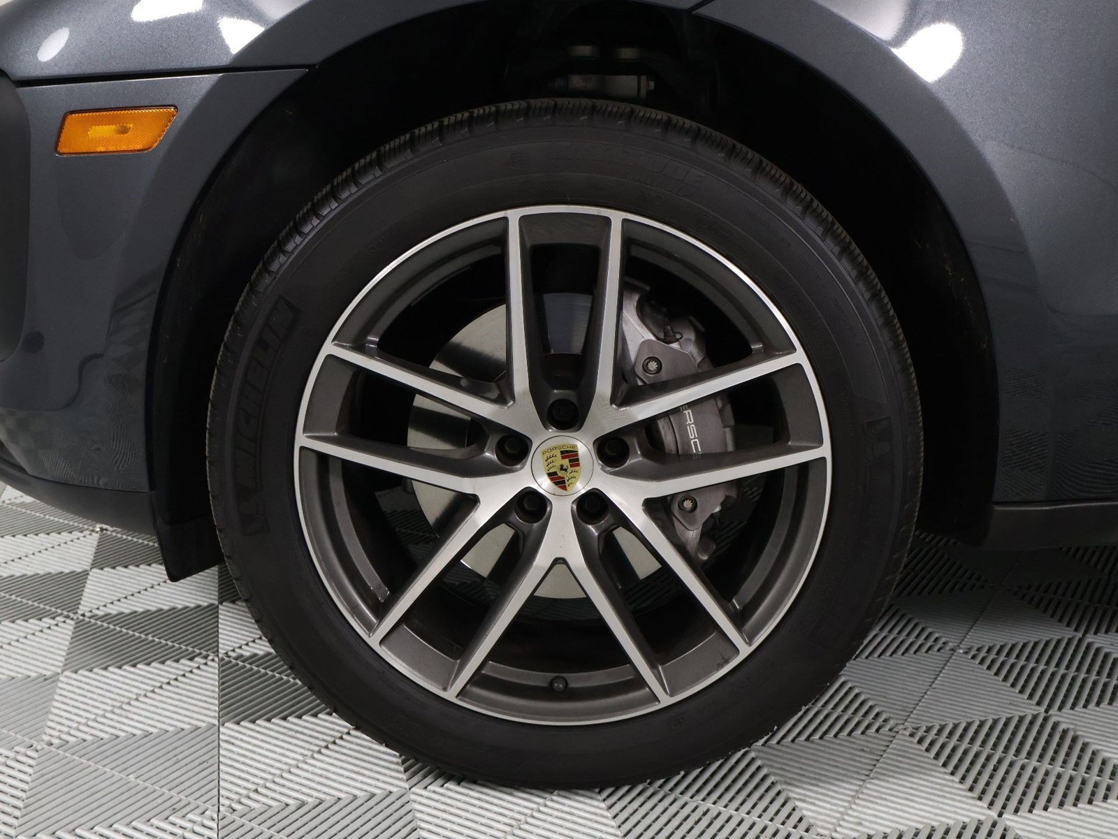 Certified 2024 Porsche Macan AWD/4WD image 30