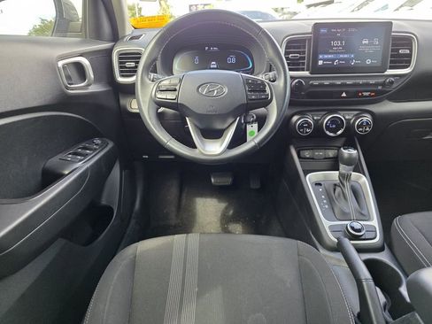 Used 2023 Hyundai Venue SEL FWD image 12