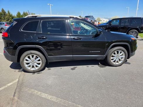 Used 2017 Jeep Cherokee Limited image 15