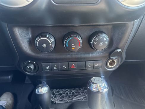 Used 2014 Jeep Wrangler Unlimited Rubicon w/ Connectivity Group image 23
