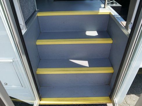 Used 2017 Ford F550 2WD Regular Cab Super Duty image 48