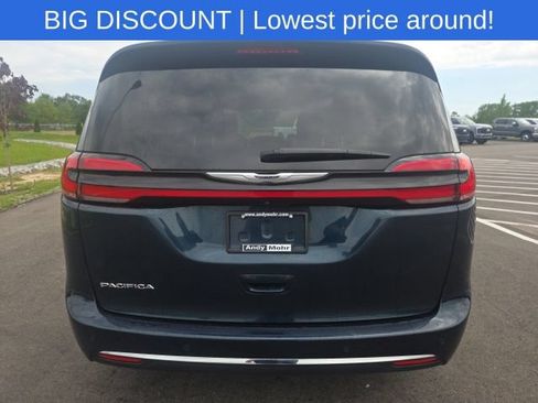 Used 2023 Chrysler Pacifica Touring-L FWD image 10