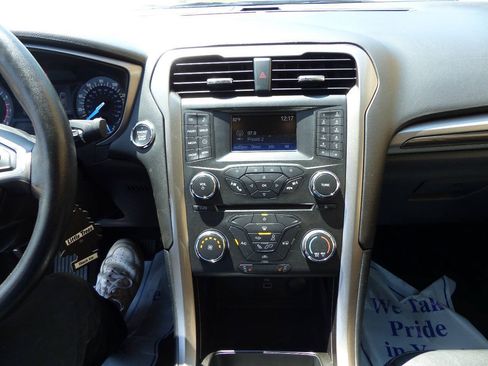Used 2017 Ford Fusion SE AWD/4WD image 32