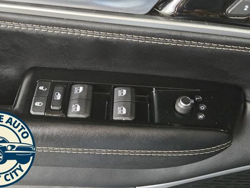 Used 2024 Jeep Wagoneer L Series II w/ Flexible Seating Group AWD/4WD image 27
