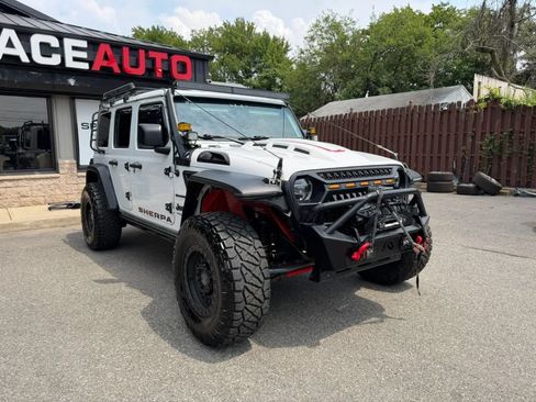 Used 2018 Jeep Wrangler Unlimited Sahara w/ Uconnect 4C Nav & Sound Group AWD/4WD image 4