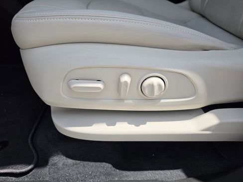 Used 2023 Buick Enclave Essence FWD image 20