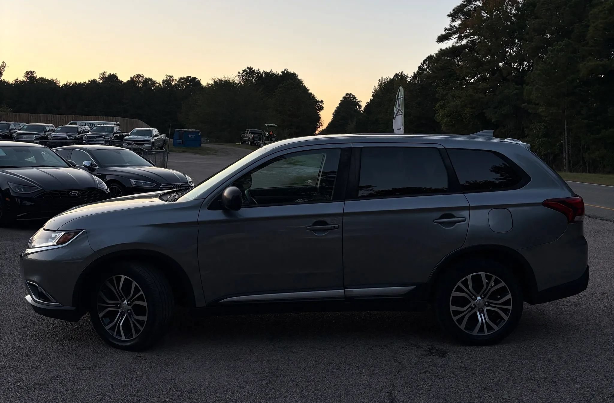 Used 2018 Mitsubishi Outlander ES AWD/4WD image 3