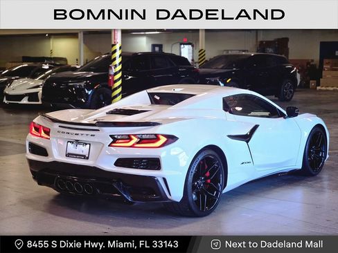 Used 2025 Chevrolet Corvette Z06 image 3