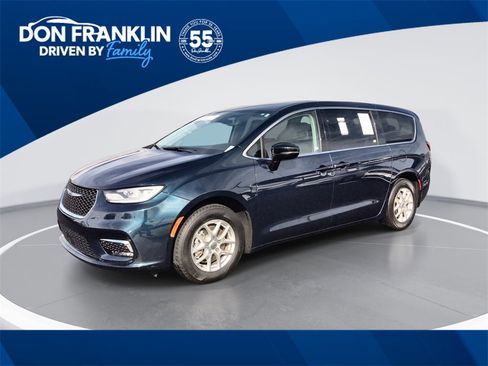 Used 2024 Chrysler Pacifica Touring-L image 1