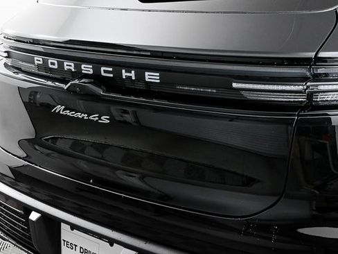New 2025 Porsche Macan 4S Electric image 31