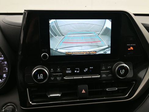 Used 2023 Toyota Highlander L image 16