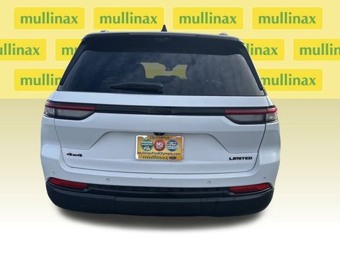 Used 2023 Jeep Grand Cherokee Limited w/ Luxury Tech Group II image 5