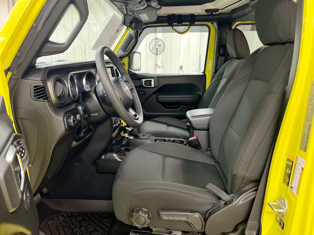 Used 2023 Jeep Gladiator Sport AWD/4WD image 19