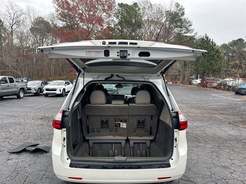 Used 2020 Toyota Sienna XLE image 35