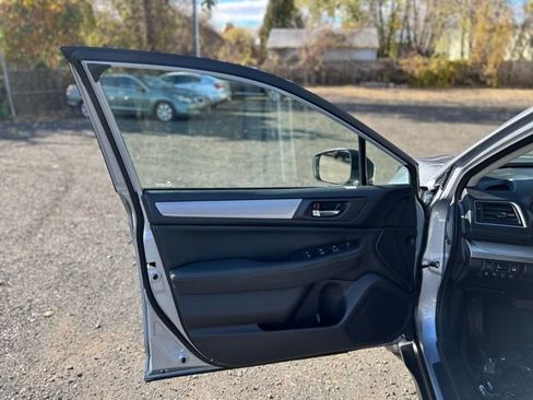 Used 2018 Subaru Outback 2.5i Premium image 12