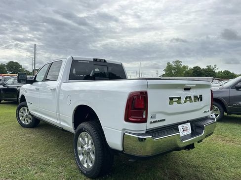 New 2026 RAM 2500 Laramie AWD/4WD image 14