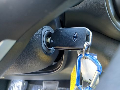 Certified 2020 Kia Soul S image 31