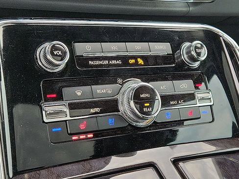 Used 2019 Lincoln Navigator Reserve image 16