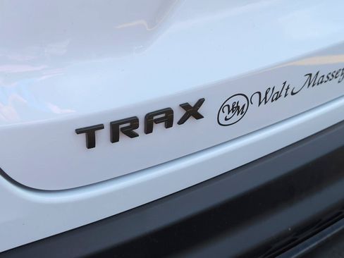 Used 2025 Chevrolet Trax RS w/ Sunroof Package FWD image 5