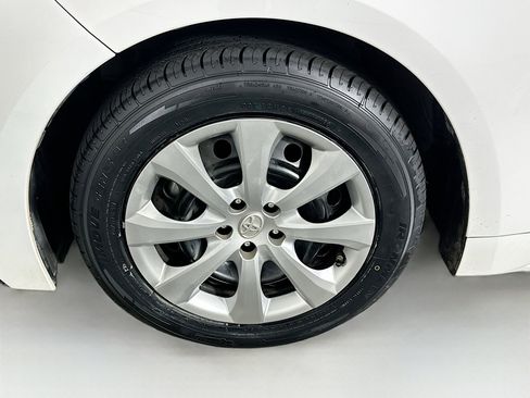 Used 2021 Toyota Corolla LE image 11