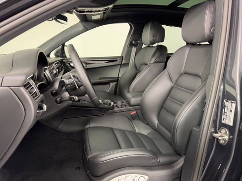 Certified 2026 Porsche Macan AWD/4WD image 5