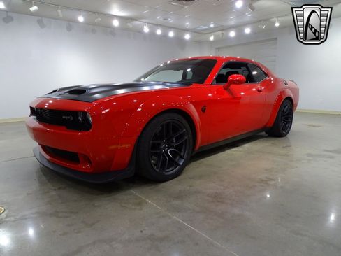 Used 2019 Dodge Challenger SRT Hellcat Redeye image 2