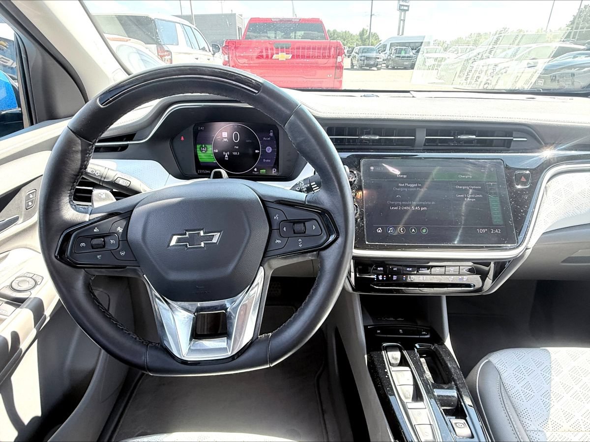 Used 2022 Chevrolet Bolt EUV Premier w/ Sun & Sound Package FWD image 11
