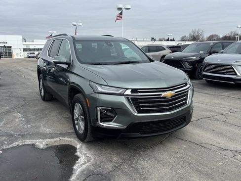 Certified 2022 Chevrolet Traverse LT image 3