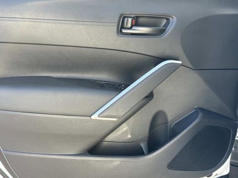 Used 2024 Toyota Corolla Cross Nightshade image 17