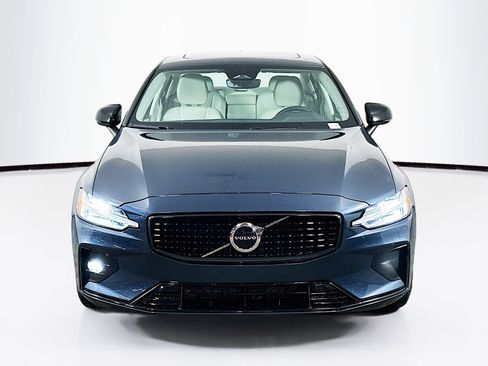 Used 2024 Volvo S60 B5 Core image 2