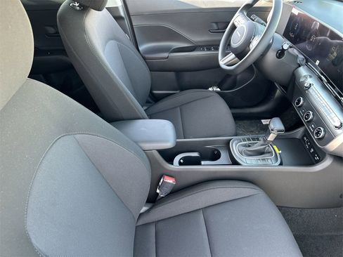 New 2026 Hyundai Kona SE image 11