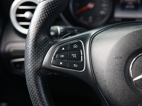 Used 2019 Mercedes-Benz GLC 300 w/ Premium Package image 29