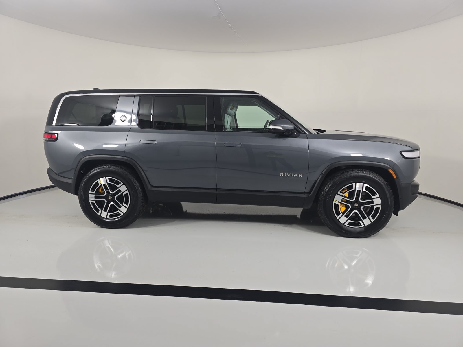 Used 2023 Rivian R1S Launch Edition Quad AWD/4WD image 6