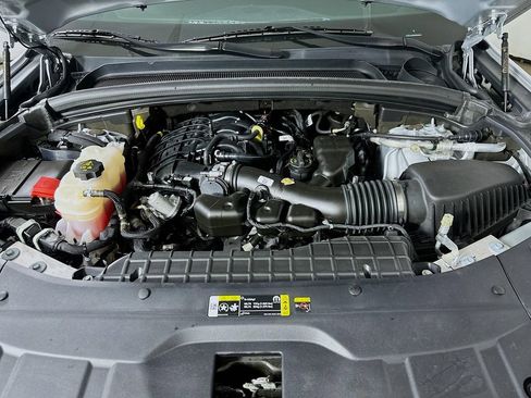 Used 2023 Jeep Grand Cherokee L Laredo RWD image 9