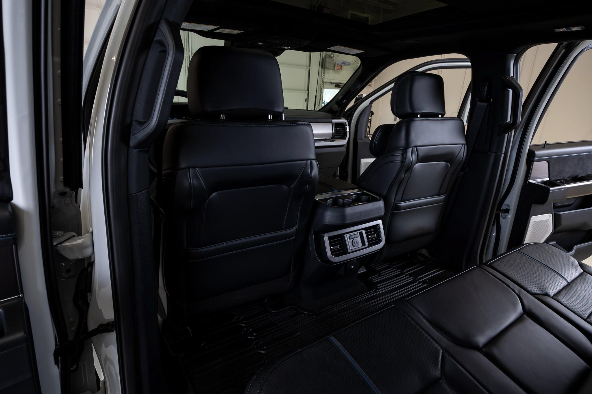 Used 2026 Ford F450 Platinum AWD/4WD image 32