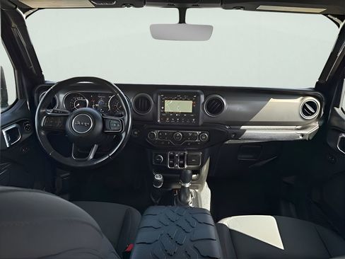 Used 2022 Jeep Gladiator Willys image 13