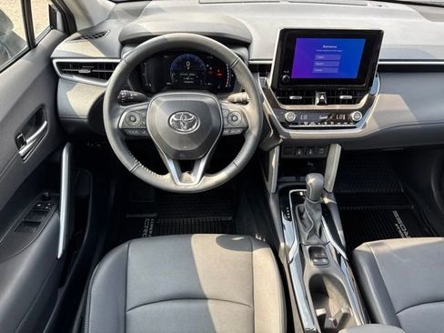 Used 2025 Toyota Corolla Cross XLE w/ Convenience Package AWD/4WD image 5