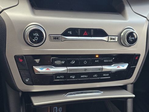 Used 2024 Ford Explorer XLT w/ Equipment Group 202A image 20