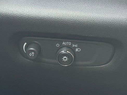 Used 2023 Chevrolet Traverse LT image 33