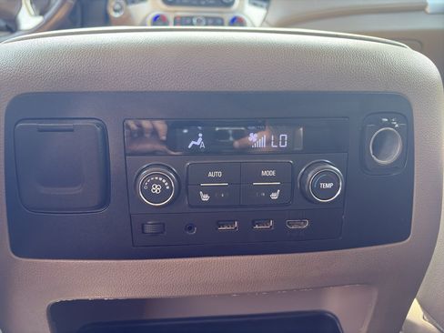 Used 2019 GMC Yukon XL SLT w/ Open Road Package RWD image 21