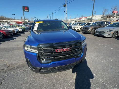 Used 2023 GMC Acadia SLE w/ Driver Convenience Package image 4