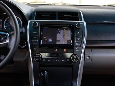 Used 2017 Toyota Camry XLE w/ Moonroof Package image 39