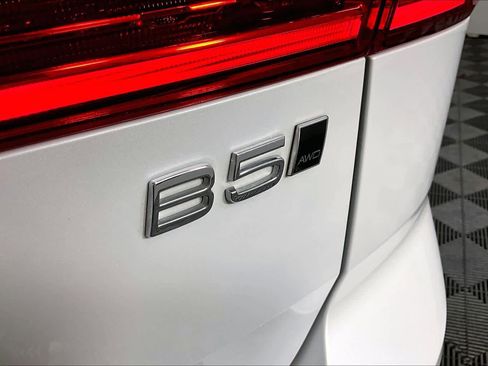 Used 2024 Volvo XC60 B5 Plus w/ Protection Package Premier image 10