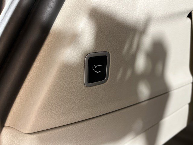 Used 2023 Chrysler Voyager LX FWD image 46