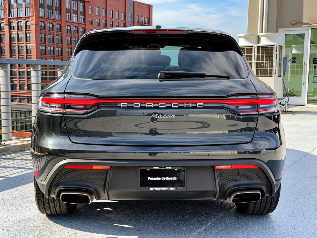 Certified 2024 Porsche Macan AWD/4WD image 11