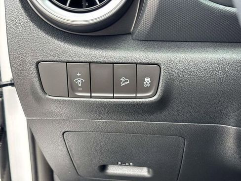 Certified 2023 Hyundai Kona SE AWD/4WD image 18