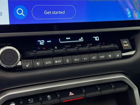 Used 2025 Toyota Sequoia Platinum image 16