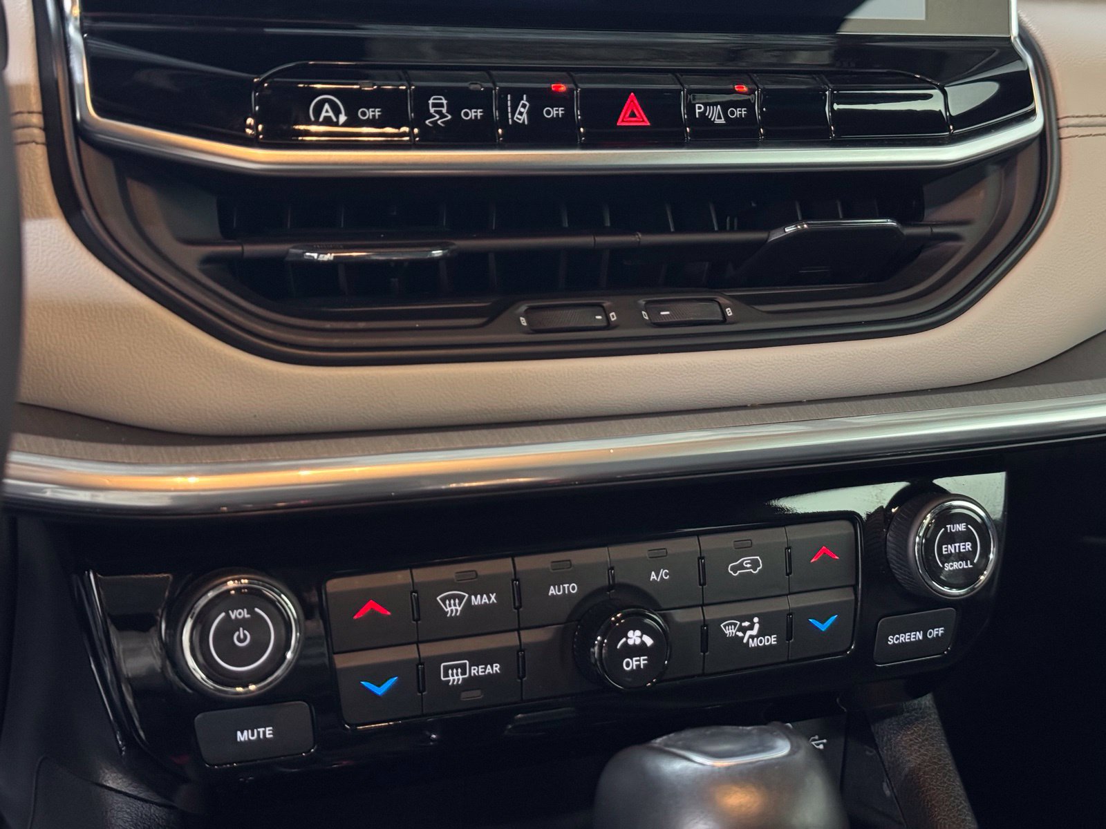 Used 2024 Jeep Compass Limited AWD/4WD image 19