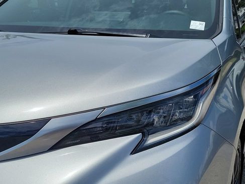 Used 2021 Toyota Sienna XSE FWD image 27