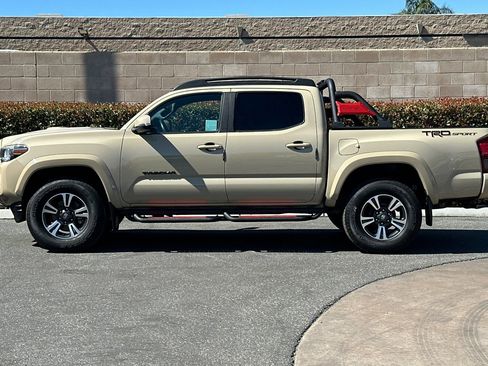 Used 2019 Toyota Tacoma TRD Sport w/ Exterior Package RWD image 7